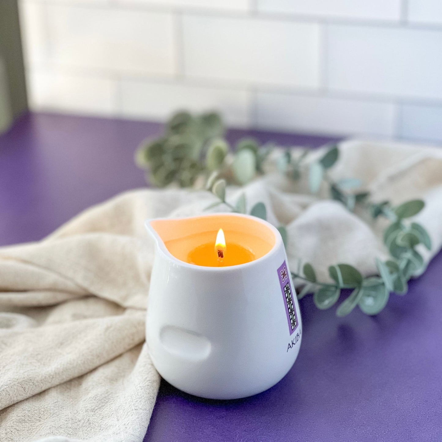 Moisturizing Body Oil Candle - with Warming Chilli Extract